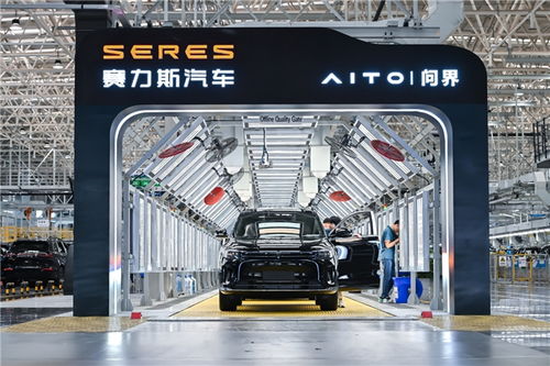 战高温保交付 赛力斯汽车智慧工厂 满电 生产